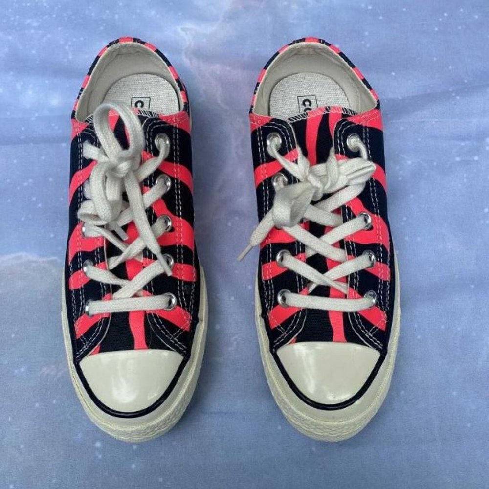 NEON PINK ZEBRA PRINT LOW TOP CONVERSE (with original box) Size 6